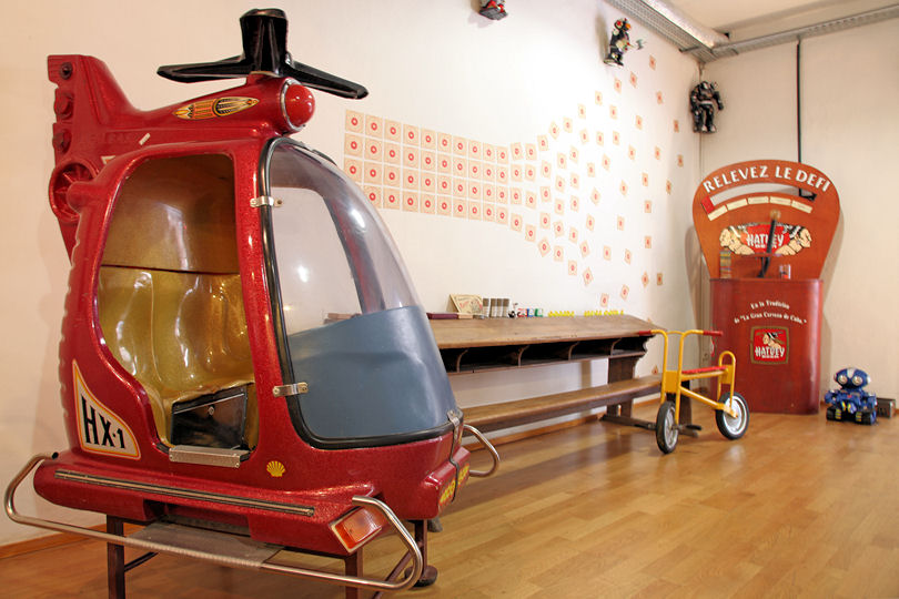 helicopter carnival style living room