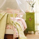 green-pink-vintage-bedroom